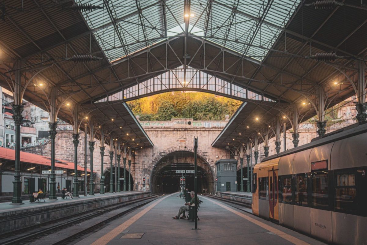 Comparer TGV INOUI et OUIGO pour aller au festival