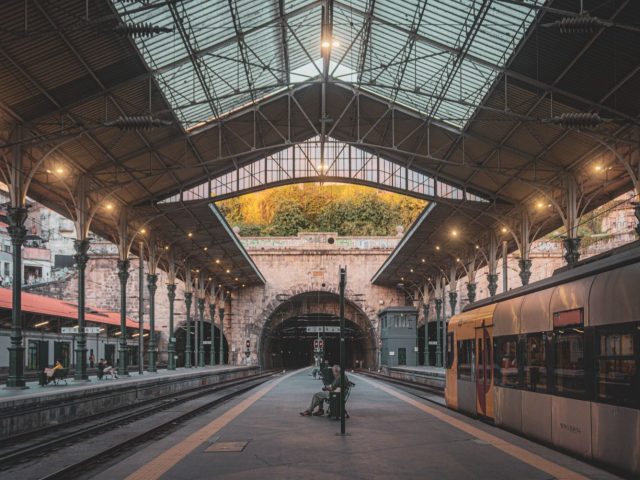 Comparer TGV INOUI et OUIGO pour aller au festival